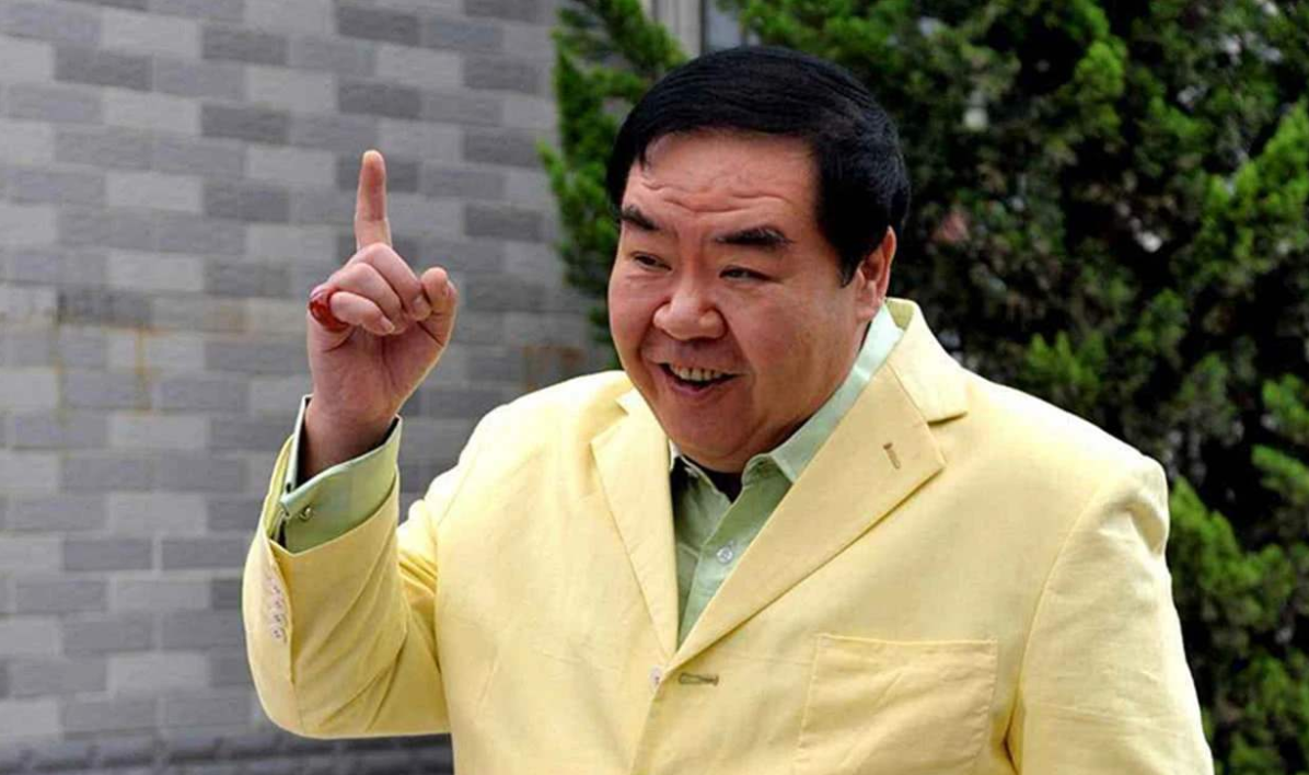 "肥猫"郑则仕,负债8000万,住贫民窑,爱妻重病,仍坚持捐款