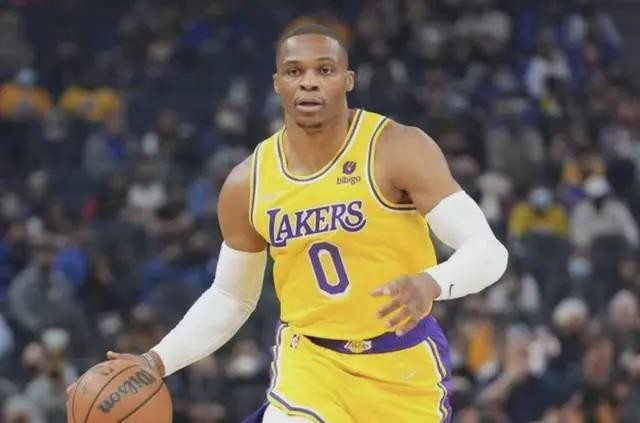 全能王！盘点NBA拿到三双最多的十大球星：詹姆斯仅排第五名