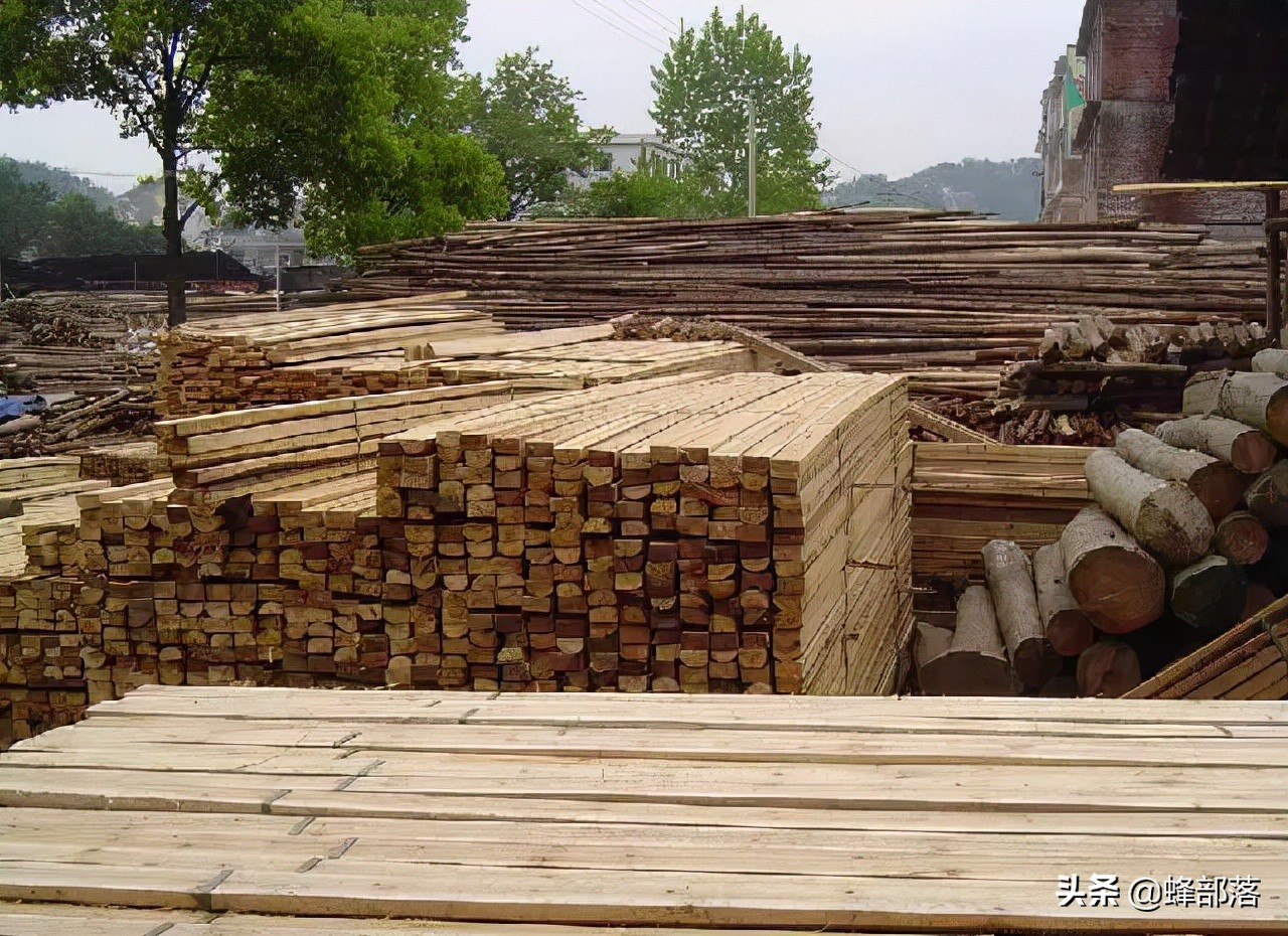 有人花钱在农村专门收购旧木头，旧木头有啥用途？5个用途要了解