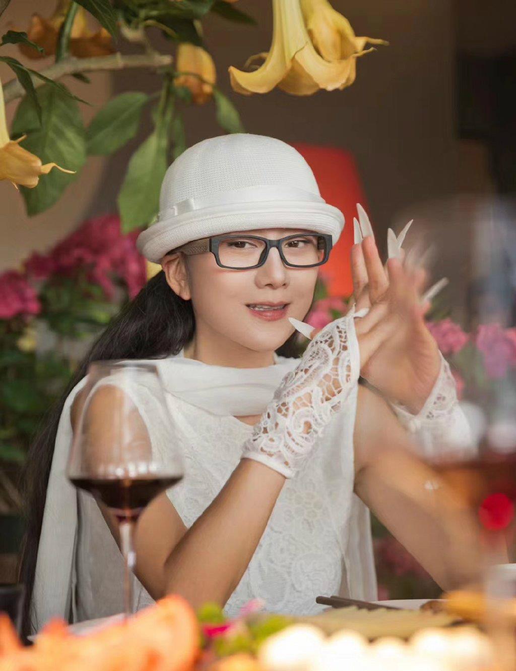 11岁差点被当童养媳，被“雪藏”10年，杨丽萍不为人知的经历