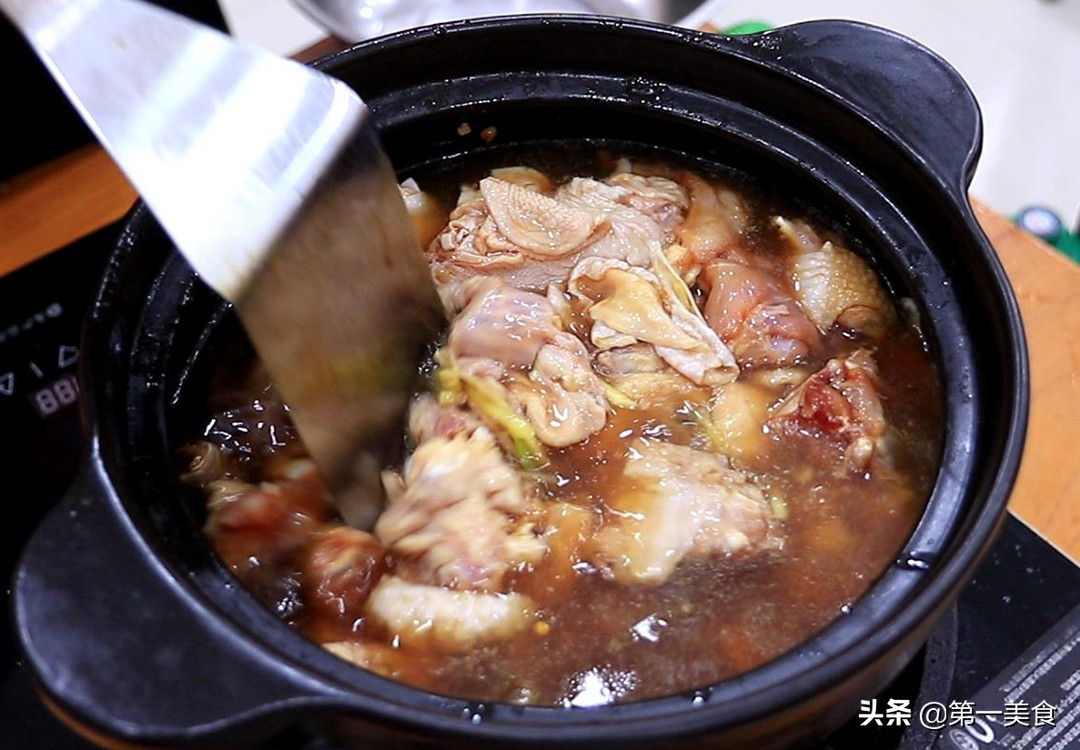 ***肉炖土豆怎么炖好吃（家庭版***肉炖土豆做法好吃又简单）