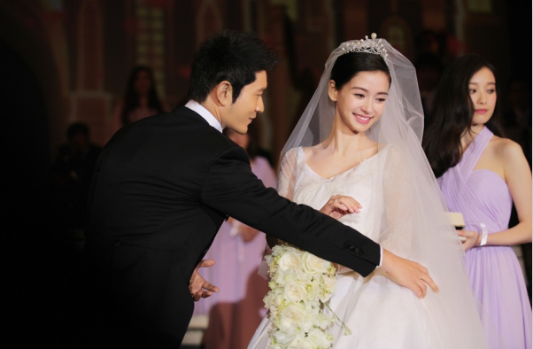 “港圈嫩模”Angelababy的上位史