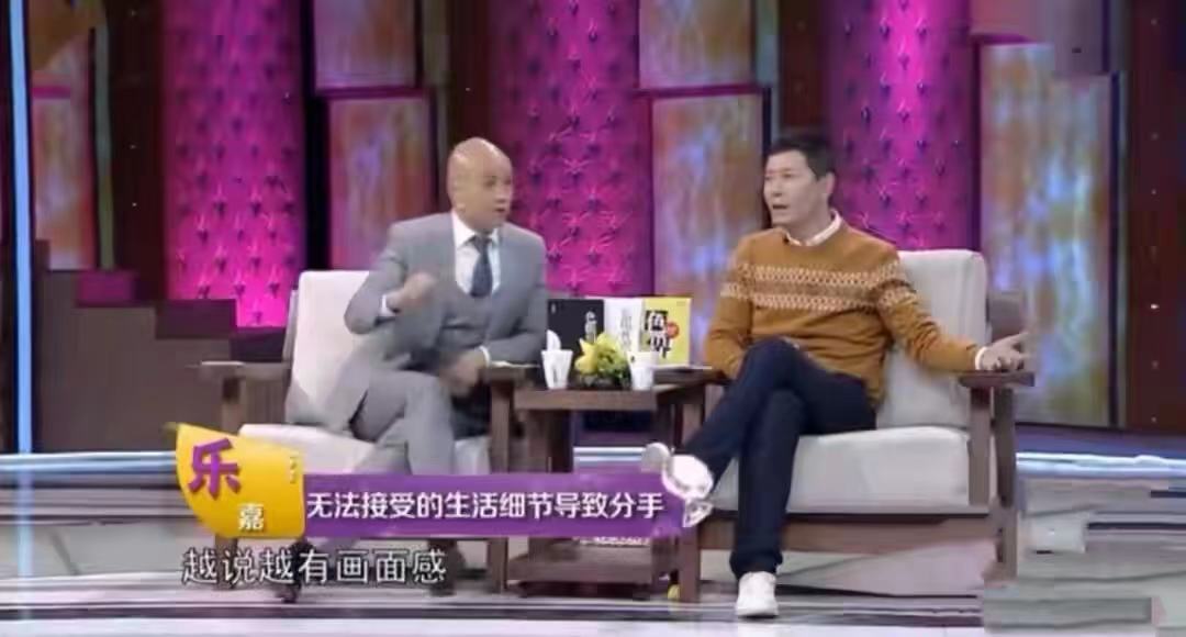 遛狗不拴绳，逛街裸上身，乐嘉是如何一步步“放飞自我”的？