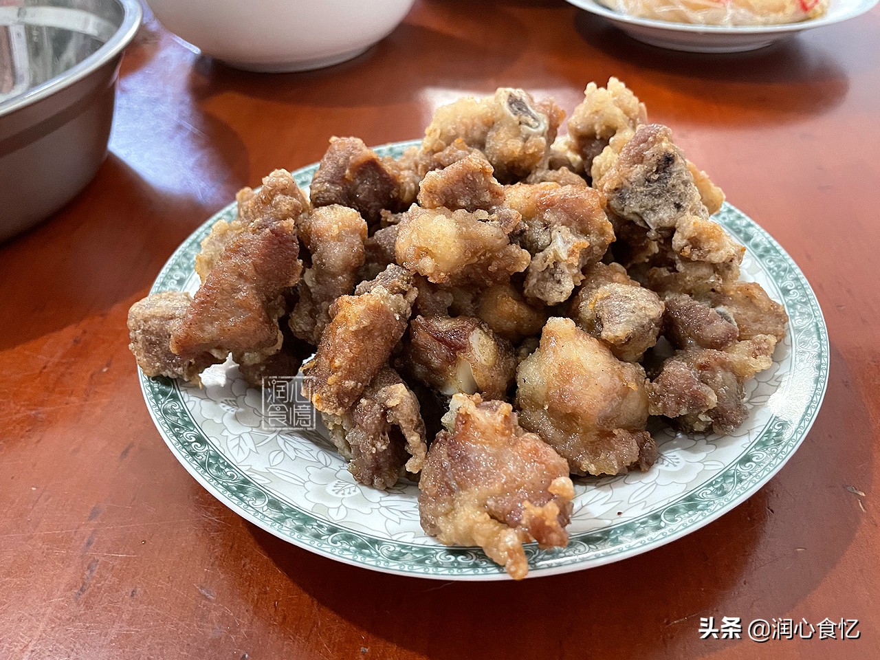 晒我家中秋节的10菜1汤，在朋友圈火了，网友：吃不起，家里没矿