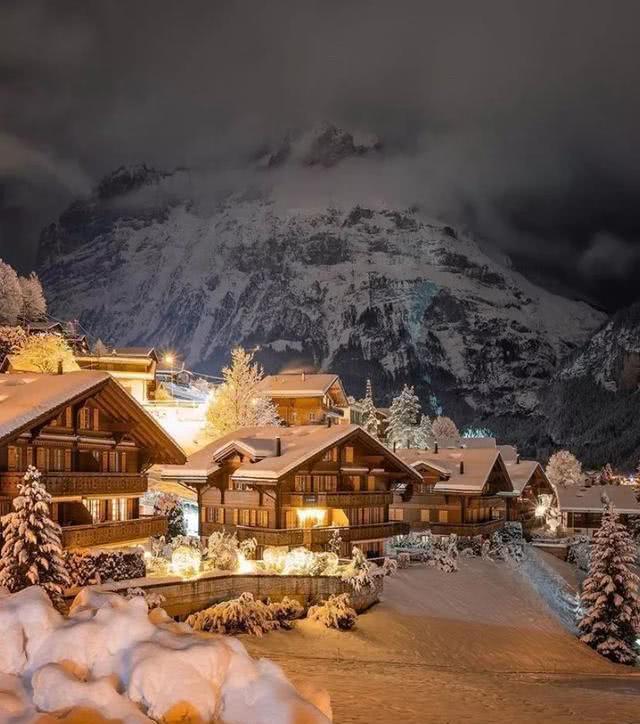瑞士的童话雪景小镇图片