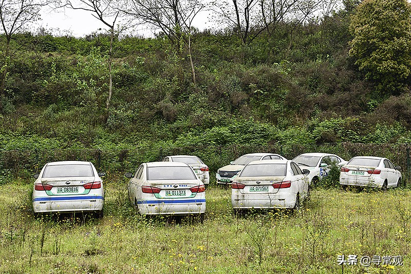 探访重庆这个巨型共享汽车“坟场”，密密麻麻，场面震撼