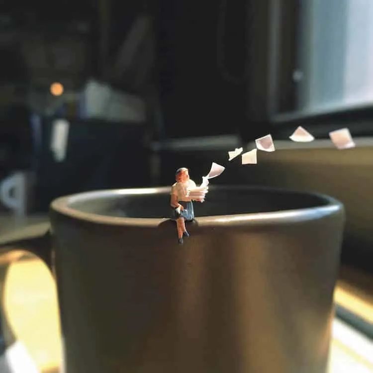 坐办公室太无聊，为了打发时间，他玩出新花样，值得学习