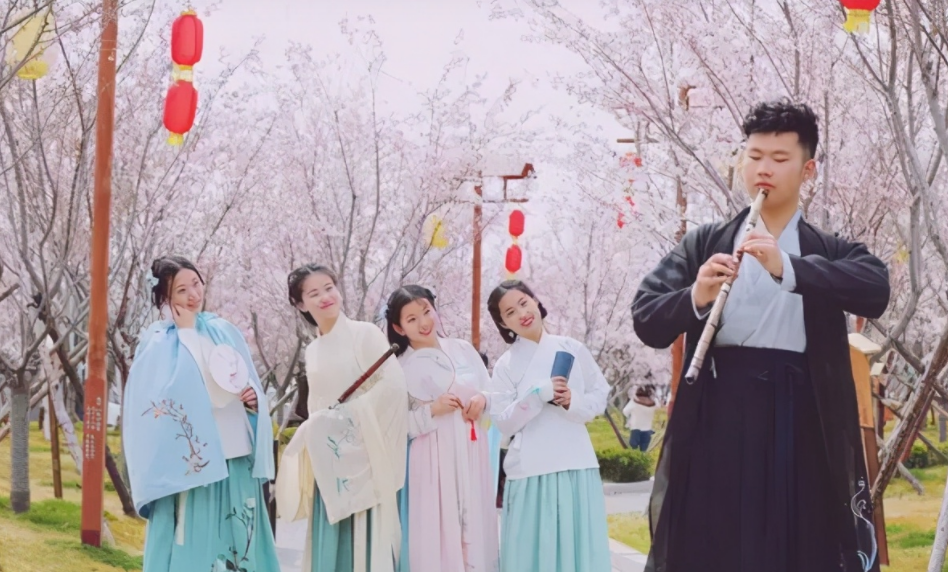 浑水摸鱼在学校里（大学校园中的）