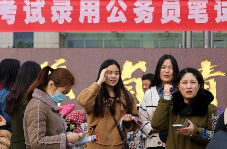 公务员“吃香”岗位排行，公检法登上榜首，薪资高福利待遇好