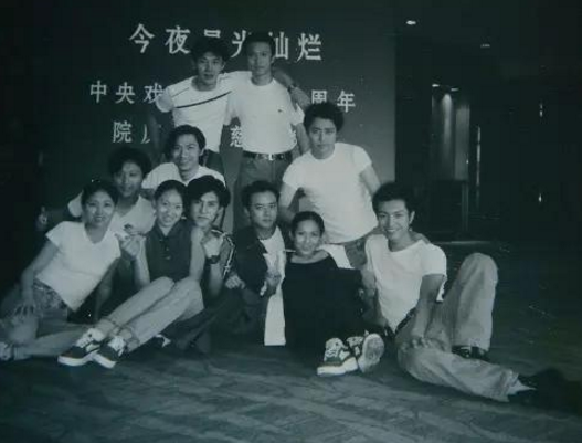 薛之谦摆拍，靳东写诗，张大大泪流满面，男人做作起来真要命