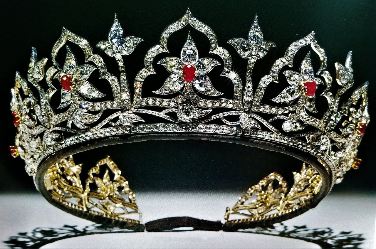 被王室耽误的珠宝设计师：阿尔伯特亲王到底设计了多少顶王冠？