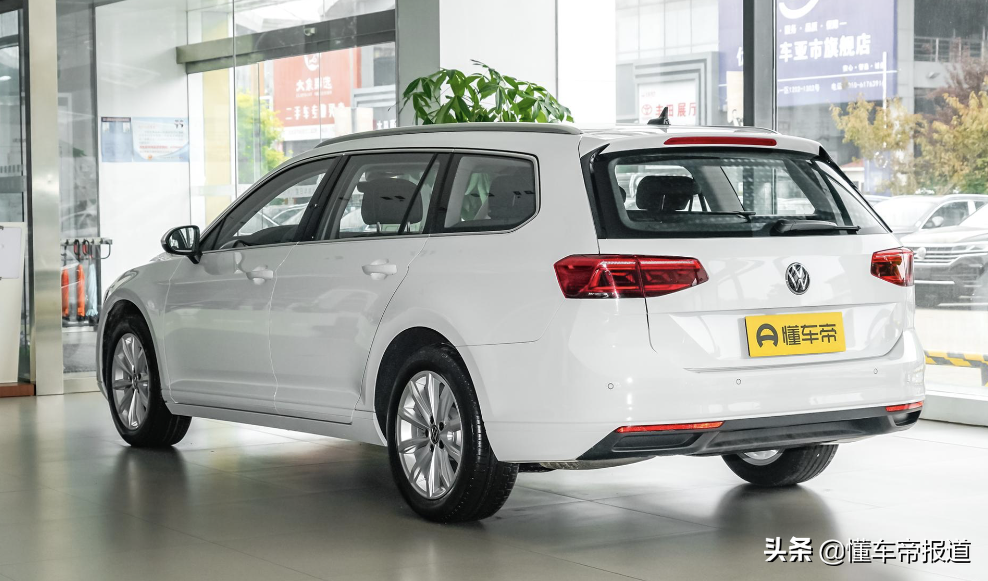 新车 | 售26.48万元起，大众新款蔚揽正式上市，纯进口，比迈腾实用