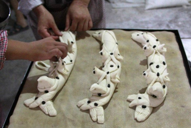 河北省邯郸市成安县的乡村几乎家家户户都要制作一种形状如羊的面食