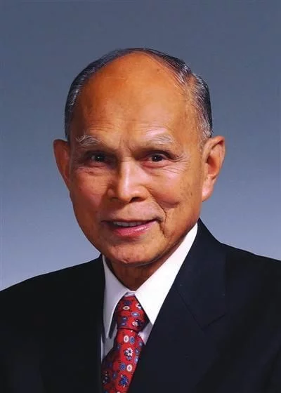 霍英东的正派情史，港圈最抠门的亿万富翁，却爱上3位人间富贵花