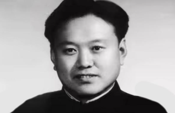 他是毛主席的专职厨师，做饭22年深受重视，为何从不敢与人交谈？