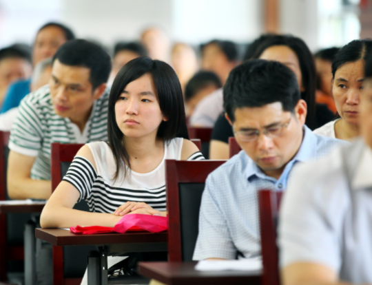 武汉一所211大学招生遇冷，安徽考生400多分考上了，家人很欣慰