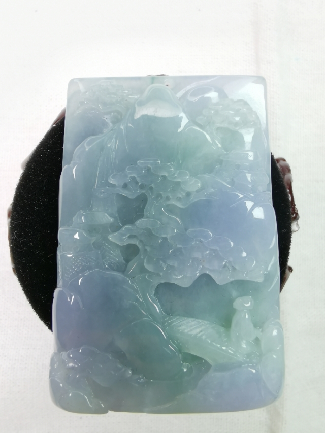 天然翡翠春彩山水牌(天然翡翠分哪几种) 第3张