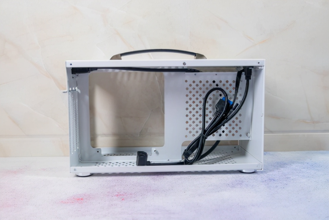 提着走的3A游戏ITX主机，超频三蜂鸟2装机体验