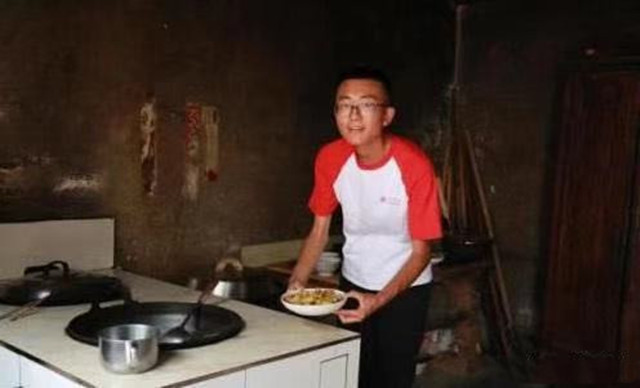 寒门出贵子，放学帮父母下地喂猪，他凭什么能高考710分进清华？