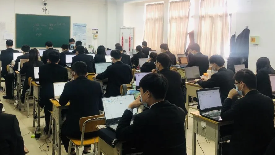 这是一所有实力、有未来的校园