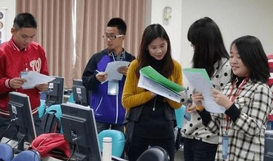 为什么研究生抢着当辅导员？看完工资表才知道，原来收入很可观