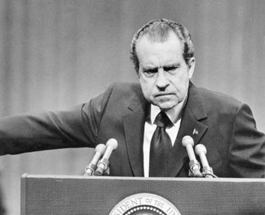 尼克松访华时，跟周总理学了一个戏法，回去后差点把白宫烧了