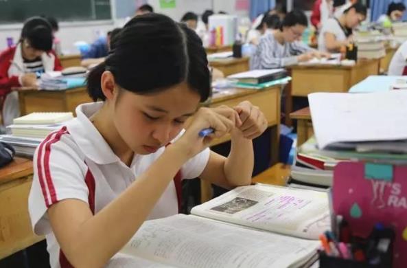 高考选择日语成趋势，题目虽然简单，但专业限制让学生喜忧参半