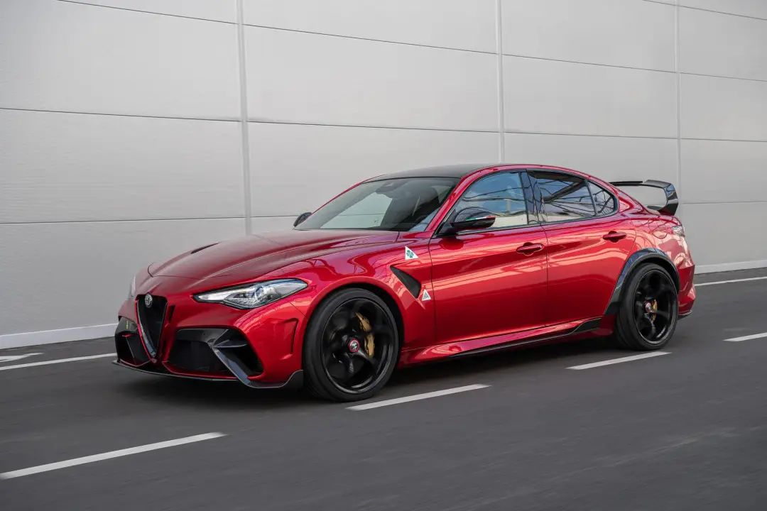541马力 3.6秒破百！公路赛车阿尔法·罗密欧Giulia GTAm发布