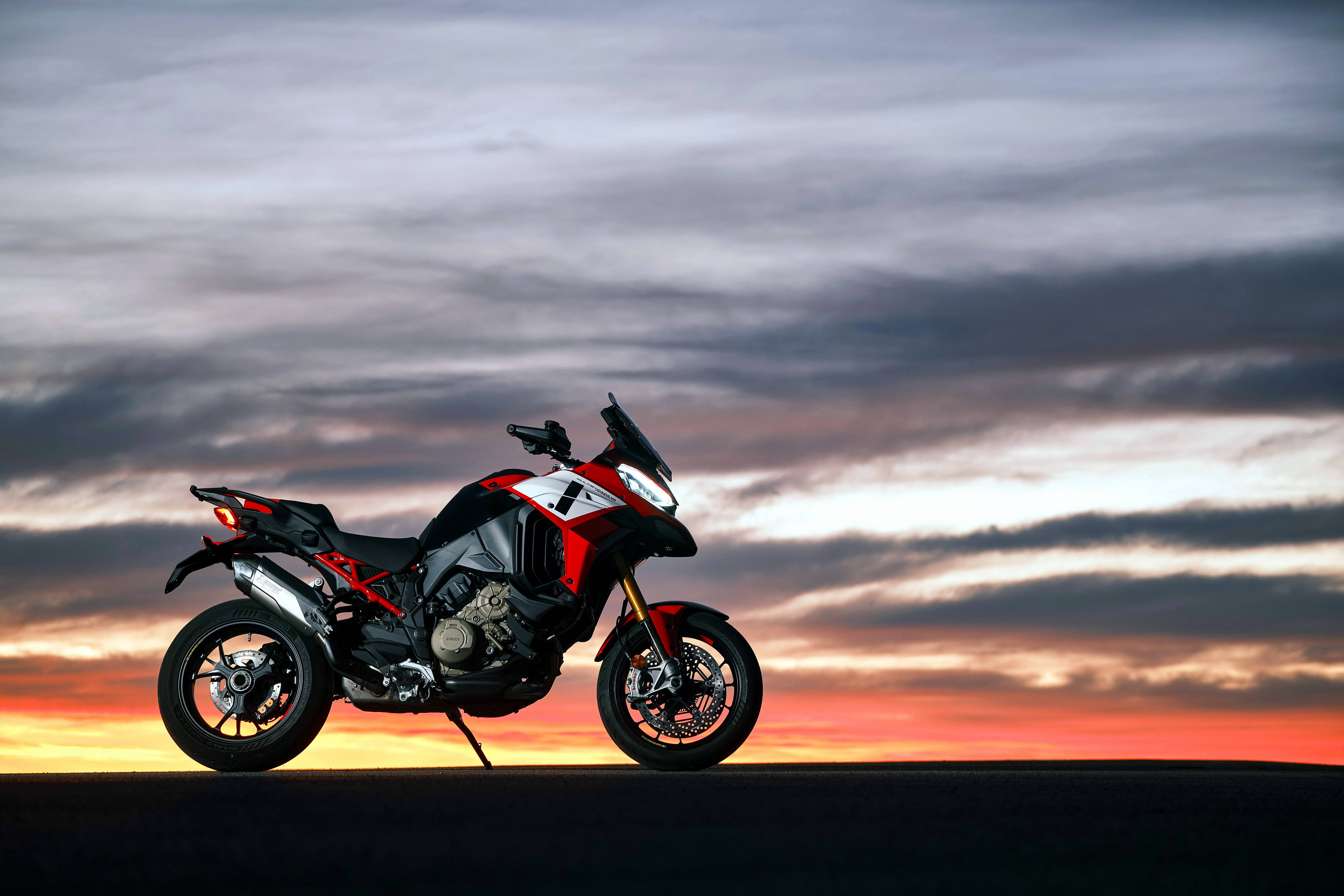 杜卡迪 2022 Multistrada V4 派克峰版 户外特写