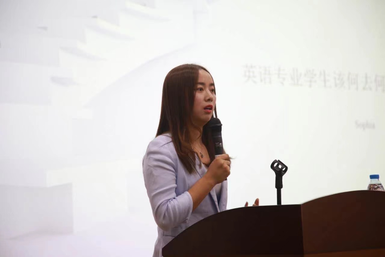 文学类就业前景好的专业排名，汉语言文学仅排第二，英语备受欢迎