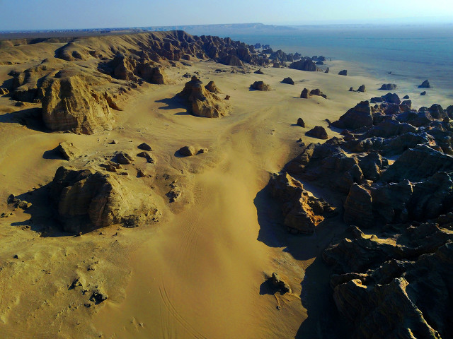 云海相望寄此身：苏轼七律《送子由使契丹》