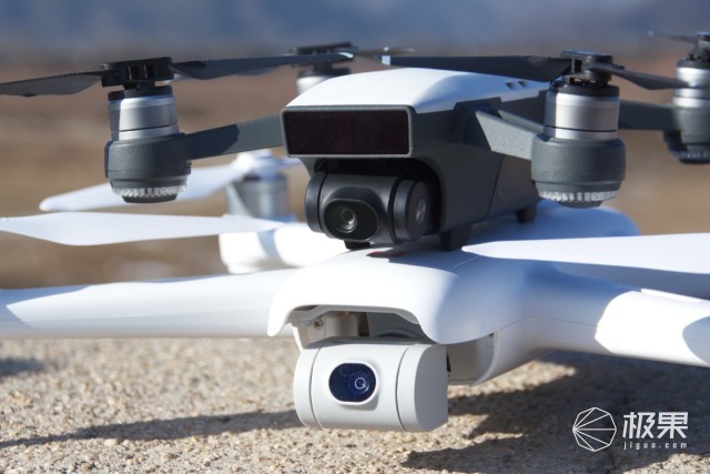 曾经直播炸机的飞米，又靠山寨大疆火爆海外！飞5分钟直接摔了