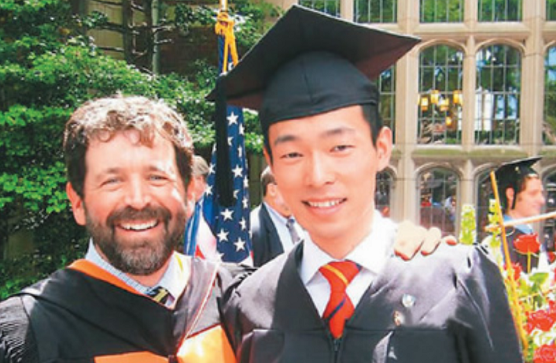 拒绝百万年薪，回国拿1450元工资的耶鲁海归秦玥飞，后来怎样了？