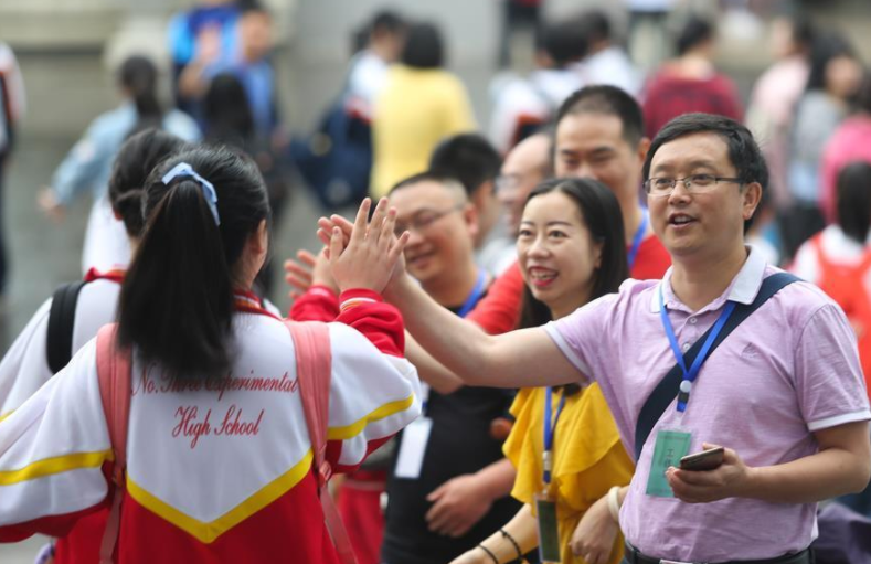 学生参加高考，家长有必要全程陪考吗？做错会影响高考成绩