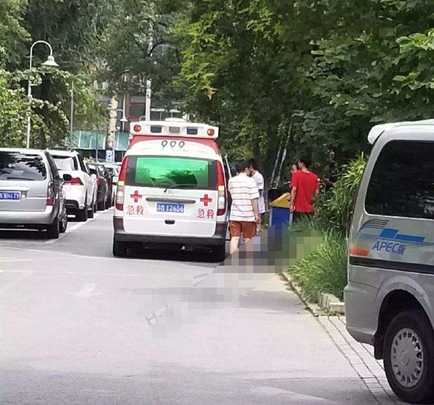 空调安装工坠楼摔瘫，向空调买卖双方索赔110万元，买方担责吗