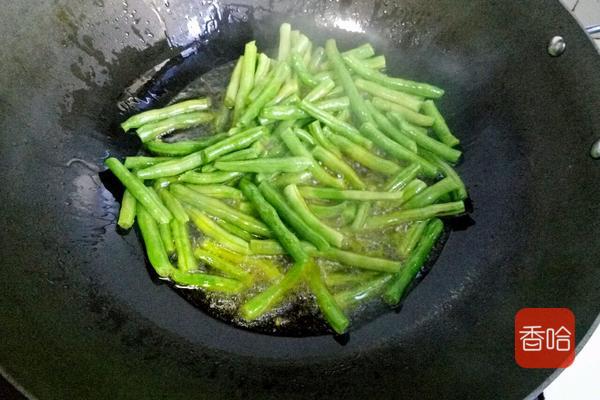 腌腊肉最“忌讳”直接放盐！难怪肉味酸又容易坏，白白毁了一块肉