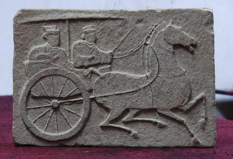 徐锴的《说文系传》:"卸,解车马也;彳,行也.或行或卸,皆御者之职也.