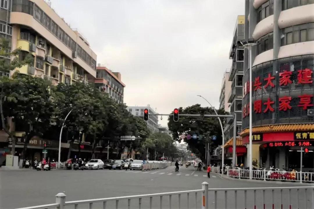 哪种红灯不可右转图解（详细教你道路通行规则）