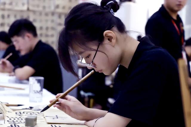 单科成绩未达标，8名学生被西安美术学院录取后退档引起热议