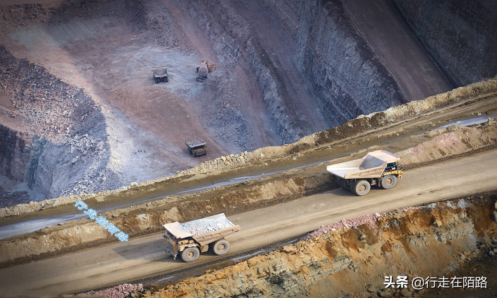 米尔内钻石坑：共挖出15亿吨矿石，日产钻石3万克拉
