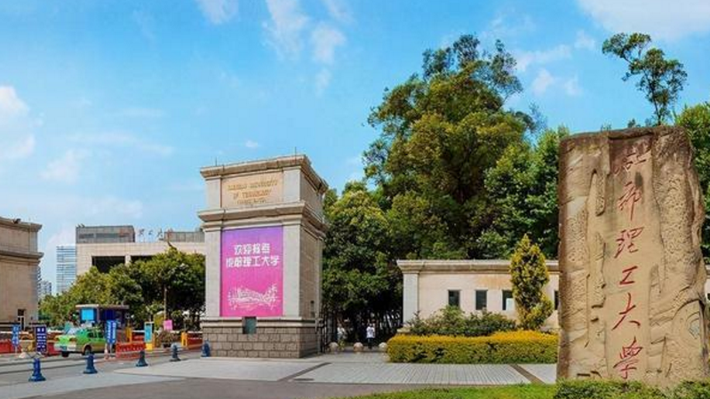 四川“改名”成功的大学，如今分数高达617分，中等生都考不上