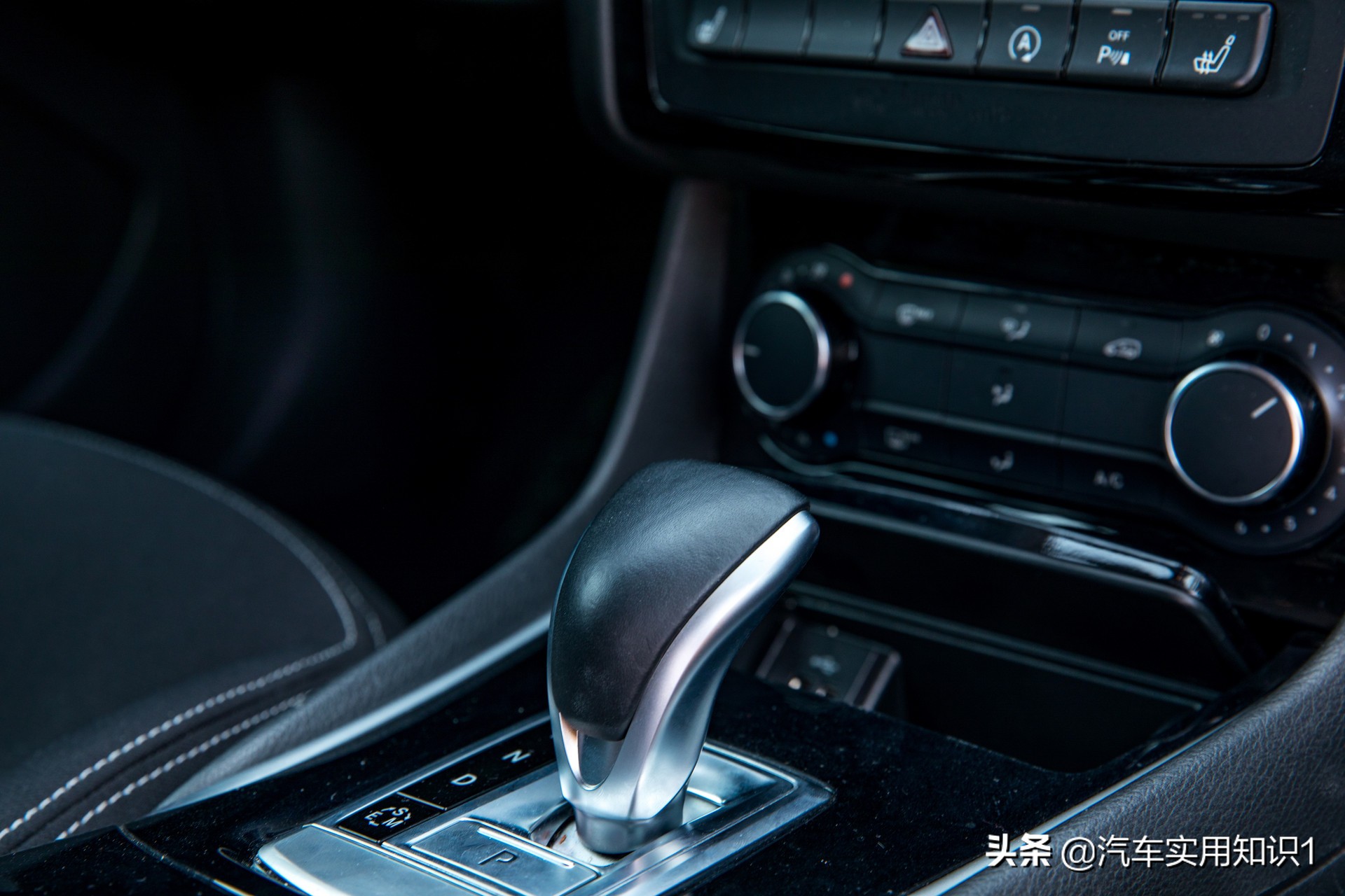 自动挡换挡踩不踩刹车？老司机：长点心吧，变速箱早晚报废