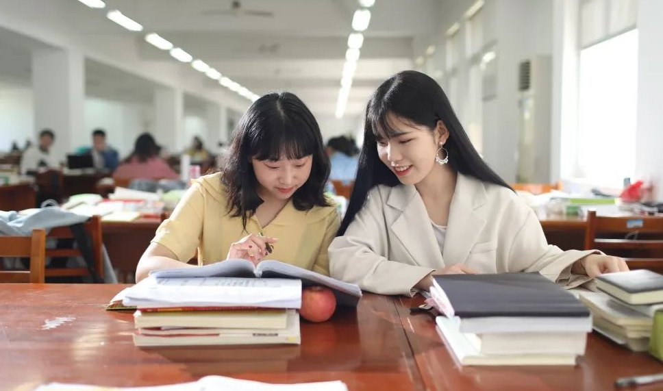 考研院校人气榜单出炉，清北无缘榜首，师范院校成“香饽饽”