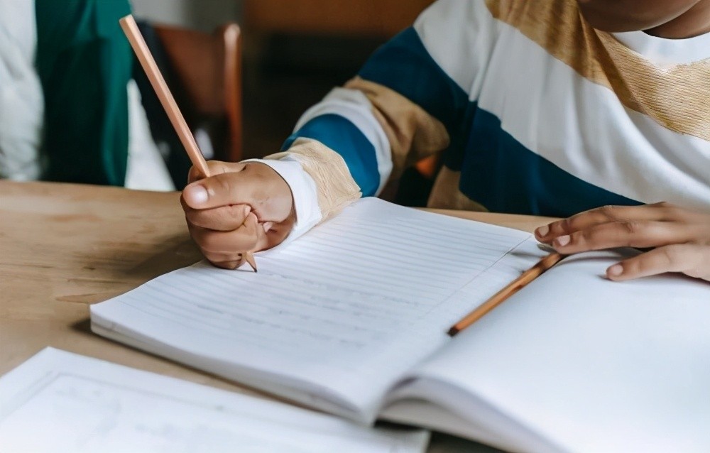 父亲精神失常，母亲瘫痪，高考744分被清华录取的庞众望怎样了