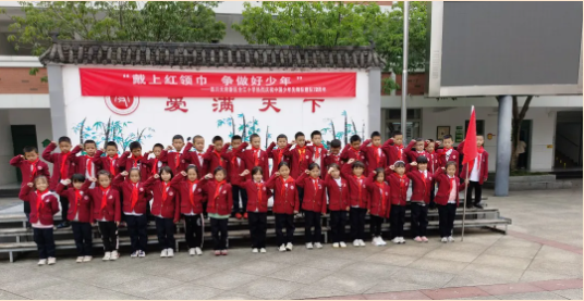 成都市各学校开展“少年先锋队建队日”系列活动