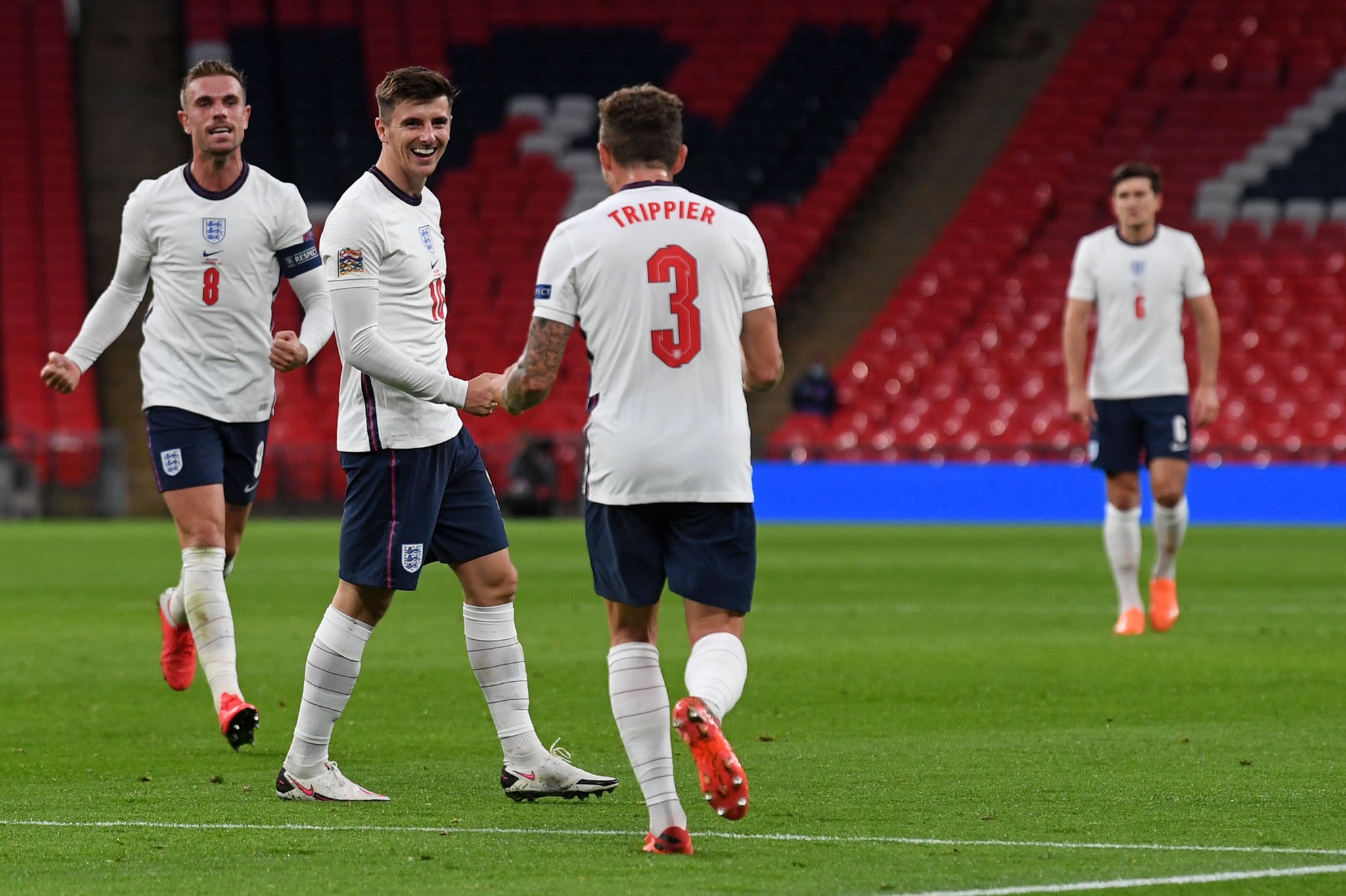 世界杯英国人抱仇(2-1逆转，复仇世界杯！英格兰轰塌世界第1，27年神迹诞生)