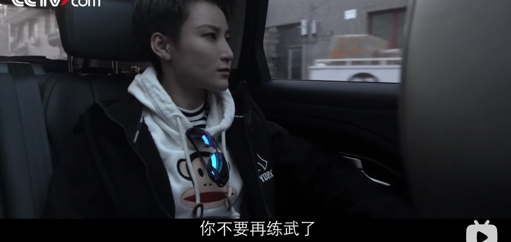 她是吴京师妹，郭晶晶替身：酷飒害羞爱拼命，她早该红了
