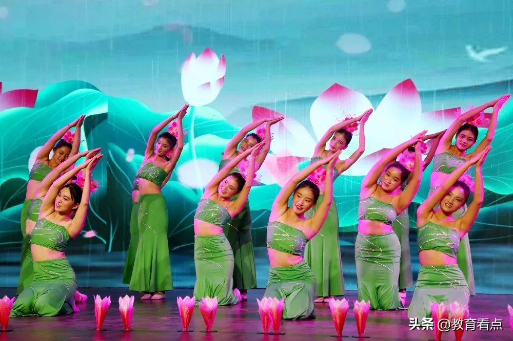 青春献礼新时代，为广东省华立技师学院艺术节点赞