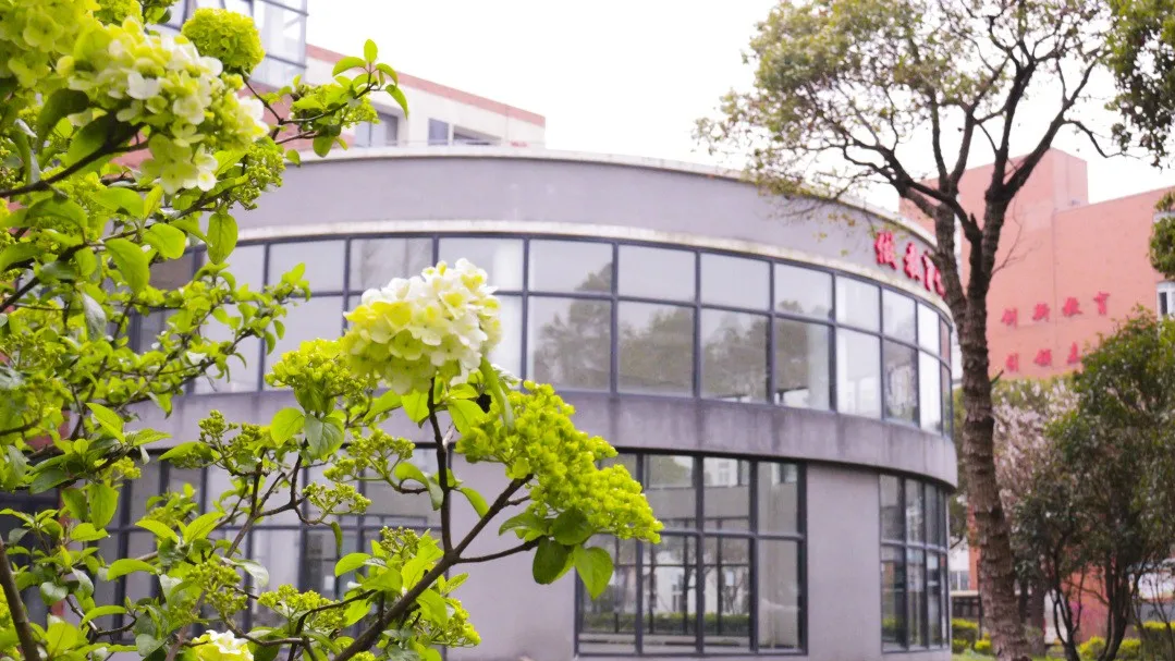 这是一所有实力、有未来的校园