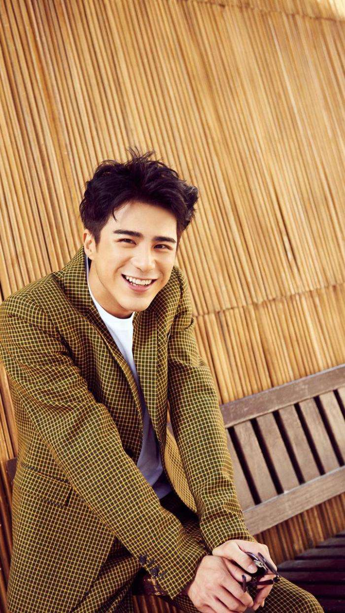 姜潮回应九连拍哭照?但西装革履猫咪笑才是他的必杀技